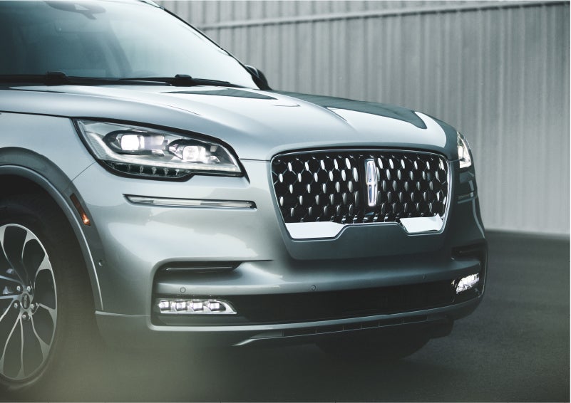 The available adaptive pixel LED headlamps of the 2023 Lincoln Aviator® SUV activated | Stivers Lincoln in Waukee IA