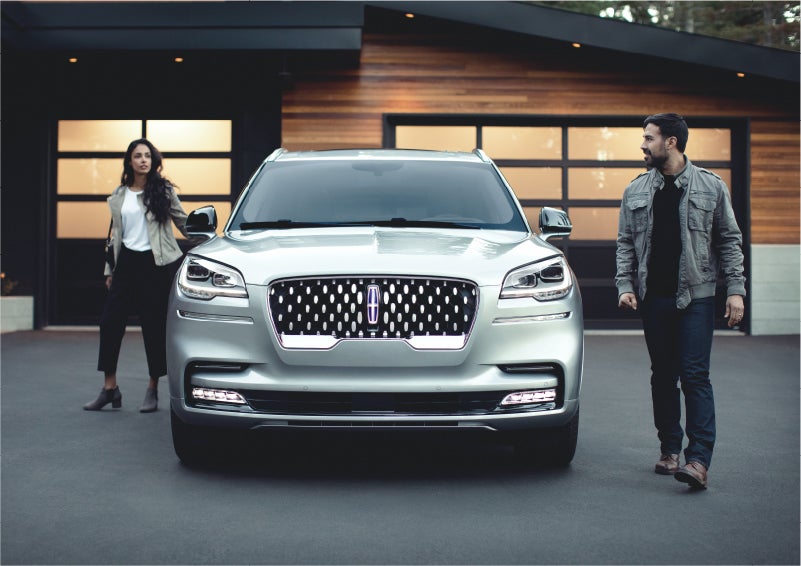 The sparkling grille of the 2023 Lincoln Aviator® Grand Touring model | Stivers Lincoln in Waukee IA