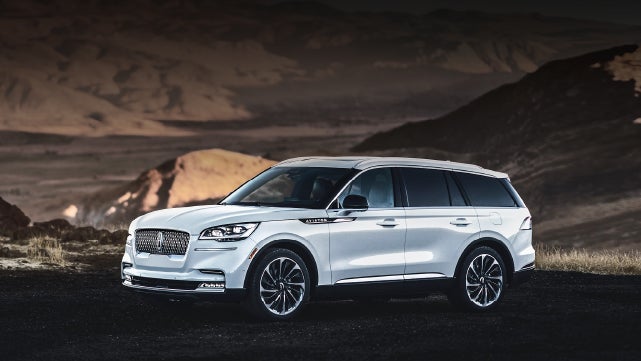 A 2024 Lincoln Aviator® SUV is parked at a mountain overlook | Stivers Lincoln in Waukee IA
