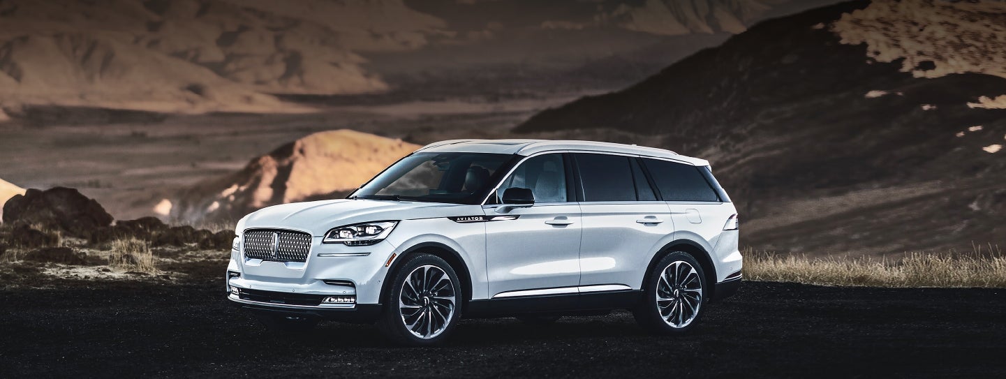 A 2024 Lincoln Aviator® SUV is parked at a mountain overlook | Stivers Lincoln in Waukee IA