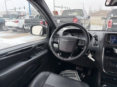 2015 Chrysler Town & Country S