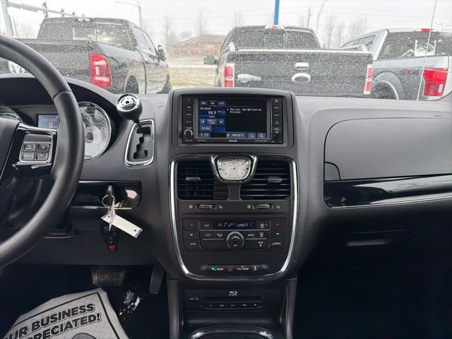 2015 Chrysler Town & Country S