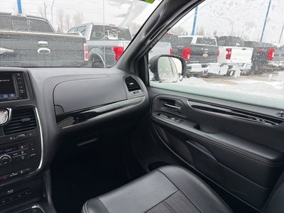 2015 Chrysler Town & Country S