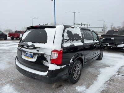 2015 Chrysler Town & Country S