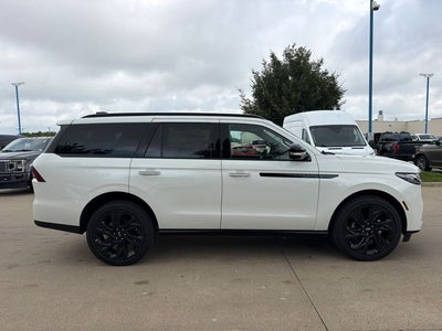 2027 Lincoln Navigator Reserve