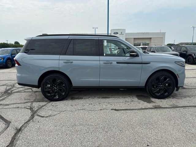 2027 Lincoln Navigator Reserve