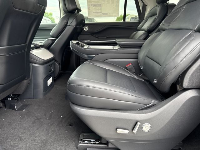 2027 Lincoln Navigator L Reserve