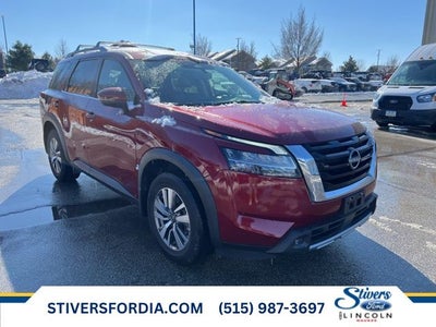 2022 Nissan Pathfinder SL