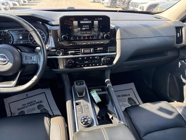 2022 Nissan Pathfinder SL