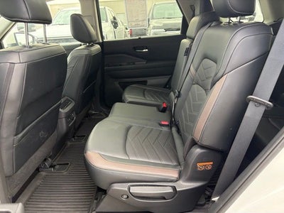 2023 Nissan Pathfinder Platinum