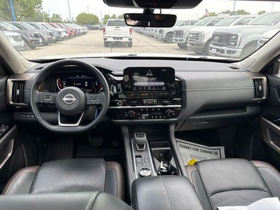 2023 Nissan Pathfinder Platinum