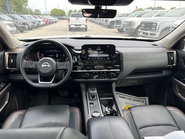 2023 Nissan Pathfinder Platinum