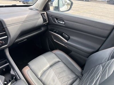 2024 Nissan Pathfinder Platinum