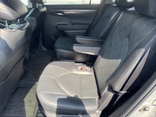 2022 Toyota Highlander Platinum