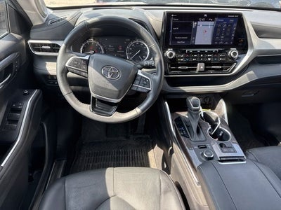 2022 Toyota Highlander Platinum
