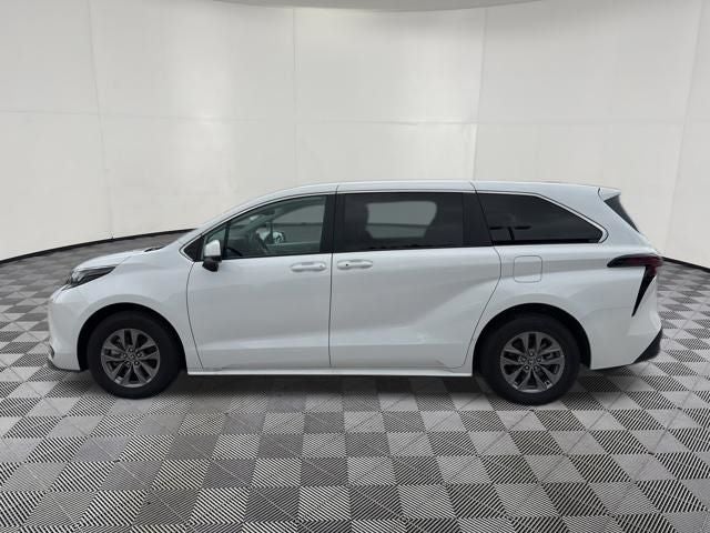 2026 Toyota Sienna LE 8 Passenger