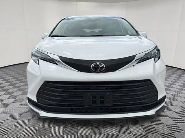 2026 Toyota Sienna LE 8 Passenger