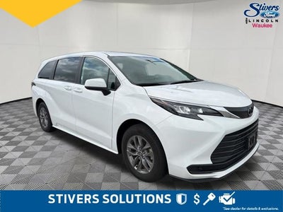 2026 Toyota Sienna LE 8 Passenger