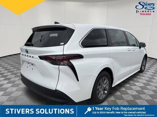 2026 Toyota Sienna LE 8 Passenger