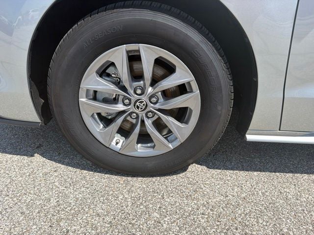 2025 Toyota Sienna XLE 8 Passenger
