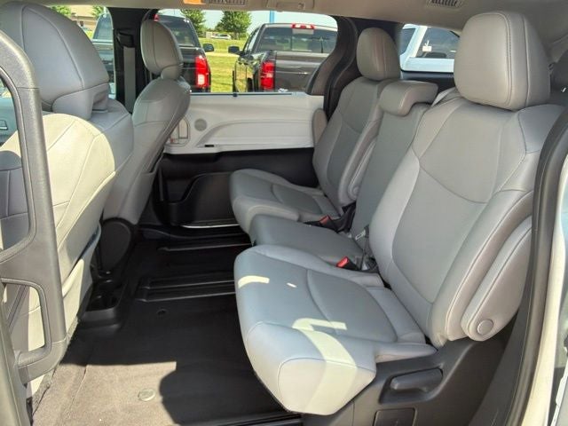 2025 Toyota Sienna XLE 8 Passenger