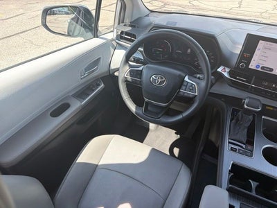 2025 Toyota Sienna XLE 8 Passenger