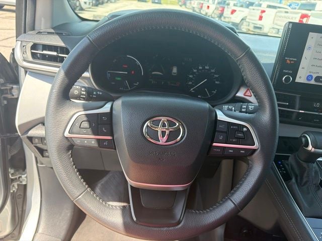 2025 Toyota Sienna XLE 8 Passenger