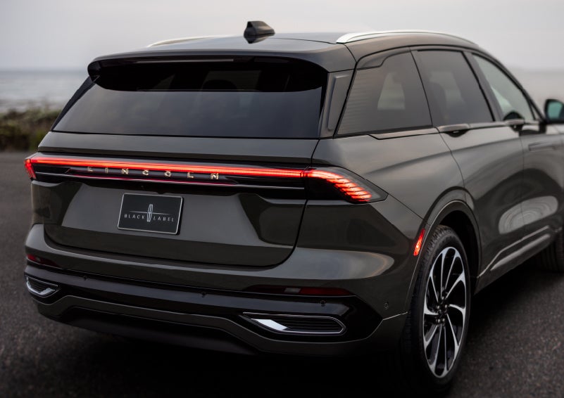 The rear of a 2024 Lincoln Black Label Nautilus® SUV displays full LED rear lighting. | Stivers Lincoln in Waukee IA