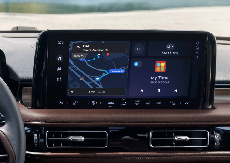 The 13.2-inch LCD touchscreen is showcased. | Stivers Lincoln in Waukee IA