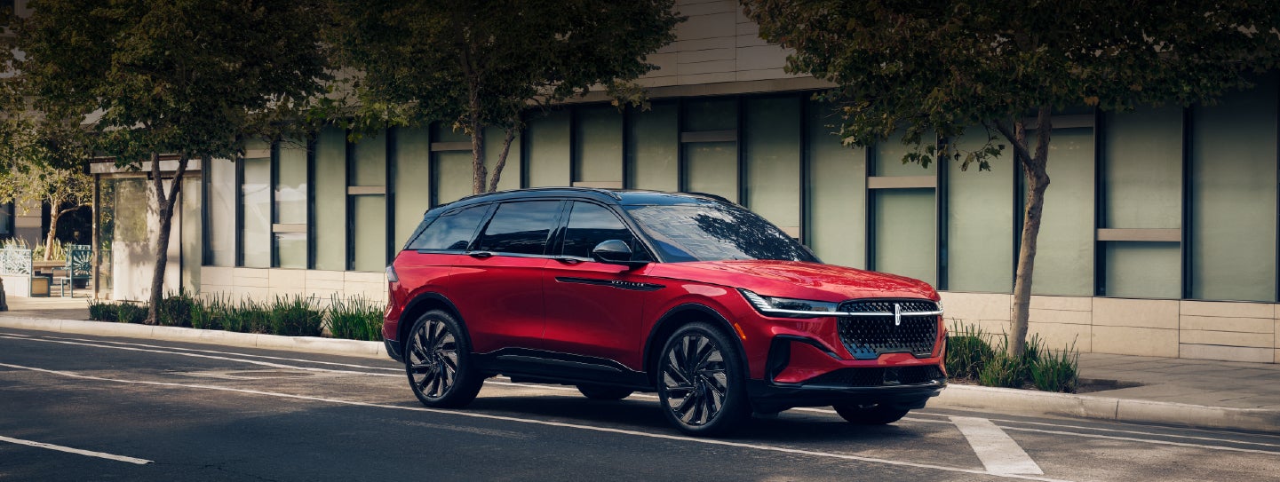 A 2025 Lincoln Nautilus® SUV with an available hybrid powertrain is parked in an urban setting. | Stivers Lincoln in Waukee IA