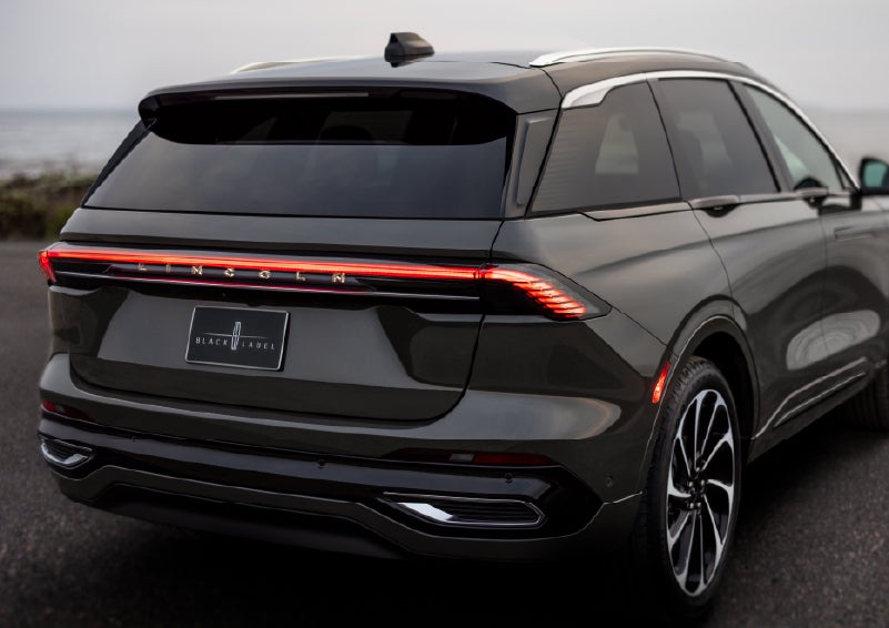 The rear of a 2025 Lincoln Black Label Nautilus® SUV displays full LED rear lighting. | Stivers Lincoln in Waukee IA